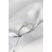 Tek Taş Model Gümüş Renk Zirkon Taşlı Kadın Yüzük