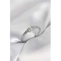 Zirkon Taşlı Gümüş Renk Pirinç Kadın Yüzük