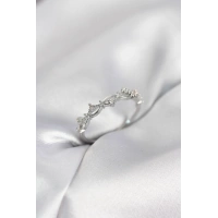 Zirkon Taşlı Pirinç Gümüş Renk Kadın Yüzük