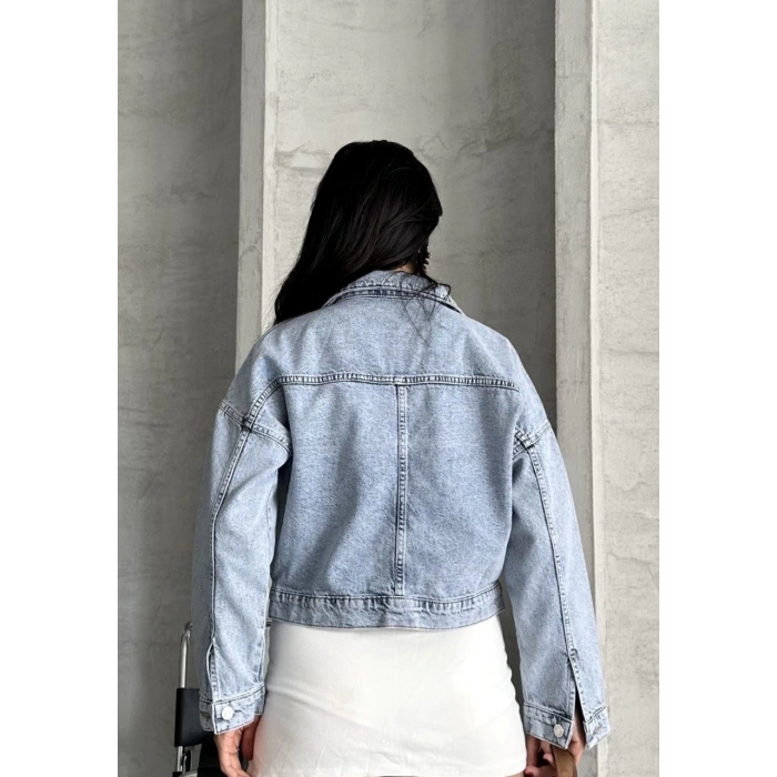 Çift cepli kol katlamalı kar yıkama crop kot ceket buz mavi d2000