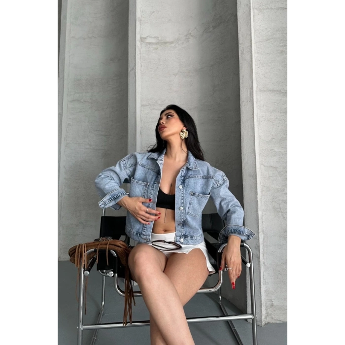 Çift cepli kol katlamalı kar yıkama crop kot ceket mavi d2000