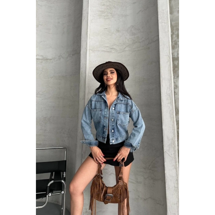 Çift cepli kol katlamalı kar yıkama crop kot ceket mavi d2000