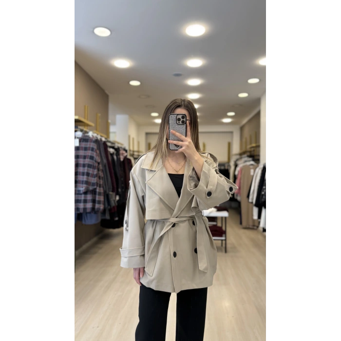 Per Düğme Detaylı Kısa Trençkot