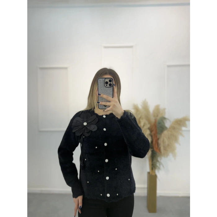 Çiçek Broşlu Taş Detaylı Sakallı Triko Hırka