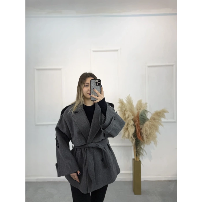 Duma Sırt Detaylı Kuşaklı Kaşe Kaban