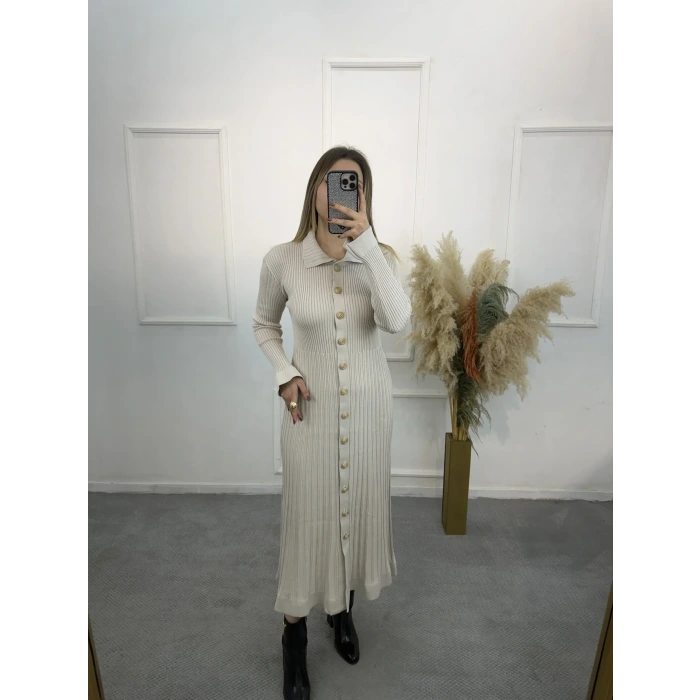 Gold Düğme Detaylı Pileli Triko Elbise