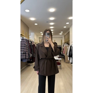 Per Düğme Detaylı Kısa Trençkot