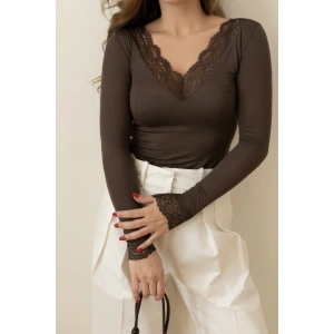 V Yaka Dantelli Bluz