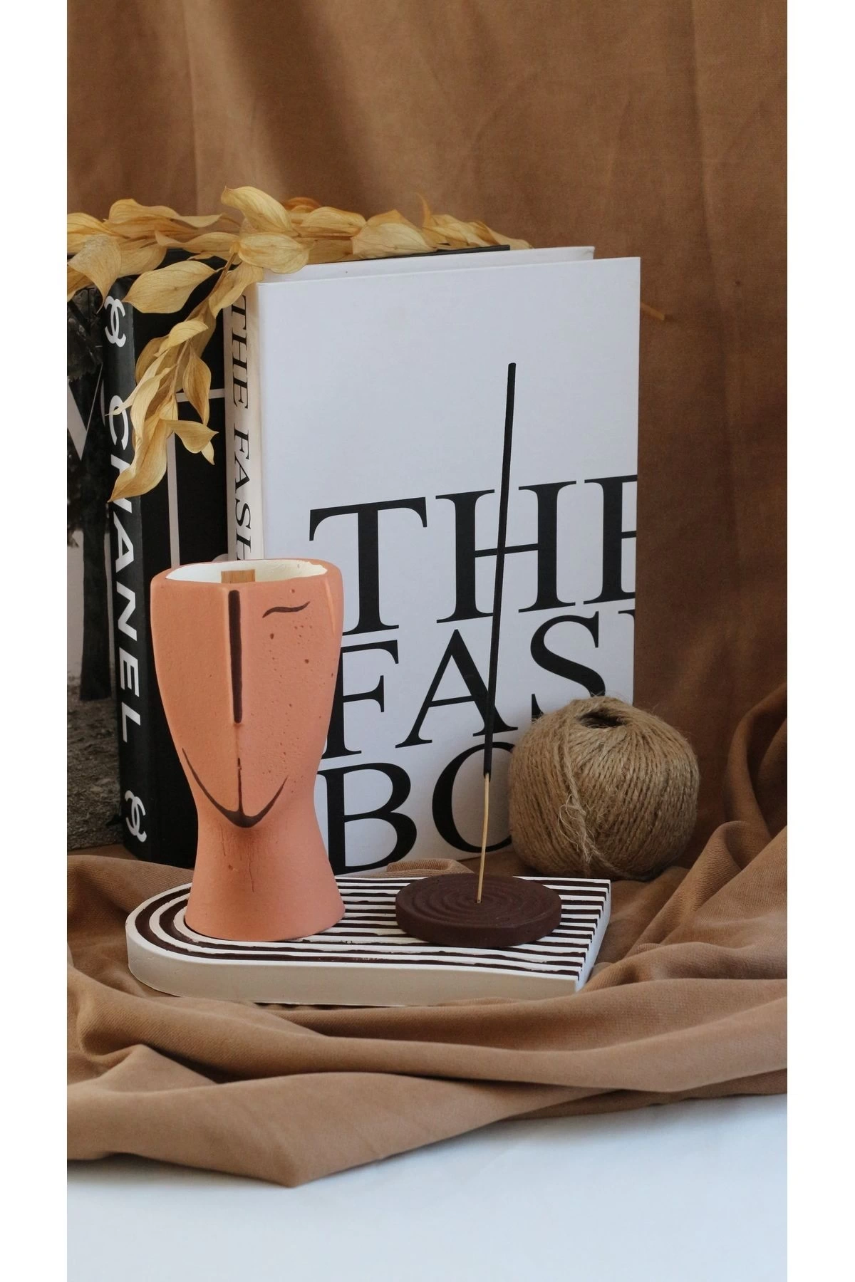 Soyut yüz figürlü mum orta boy sunum tabağı