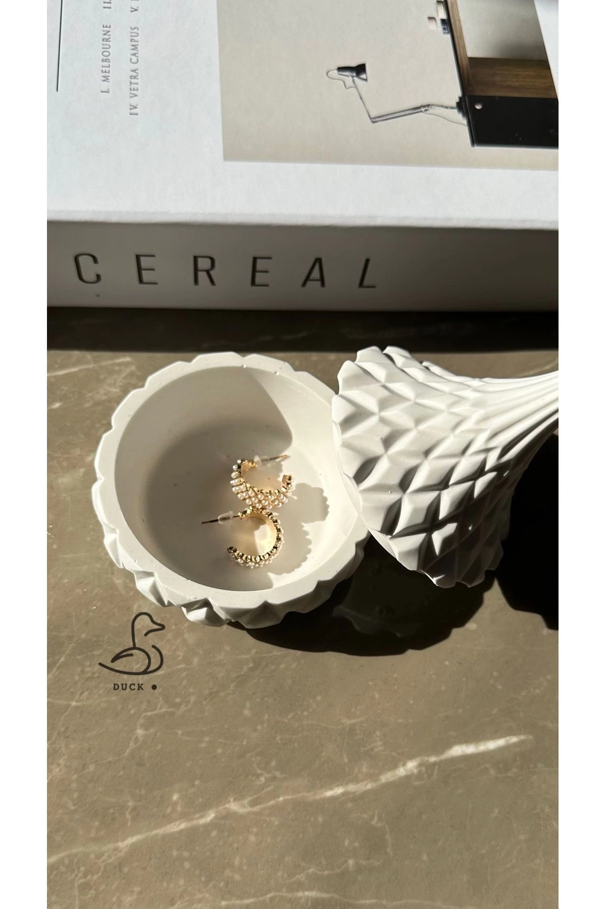 Dekoratif işlemeli takı kutusu