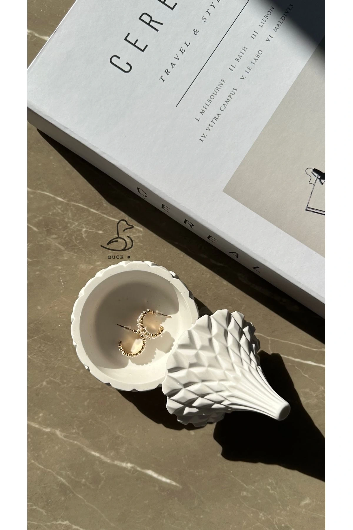 Dekoratif işlemeli takı kutusu