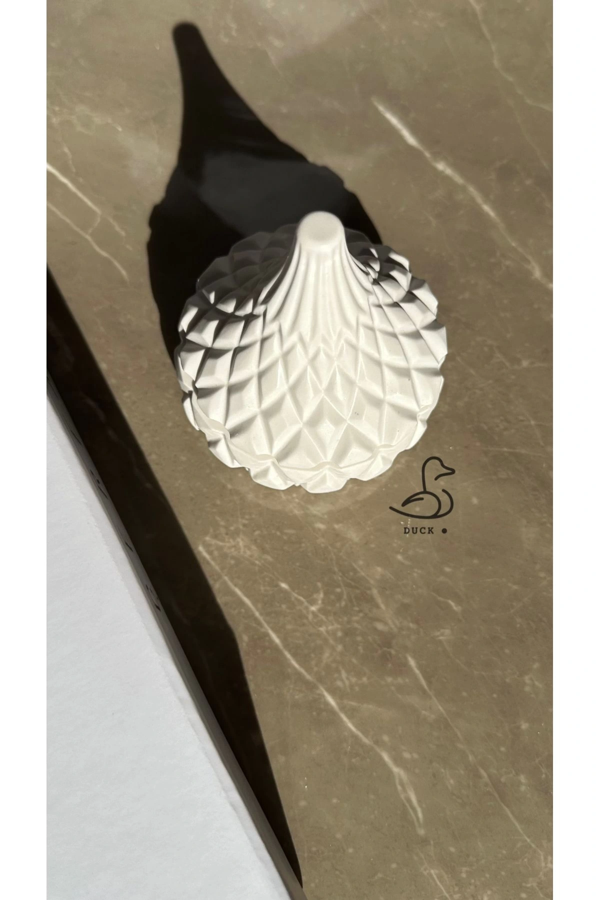 Dekoratif işlemeli takı kutusu