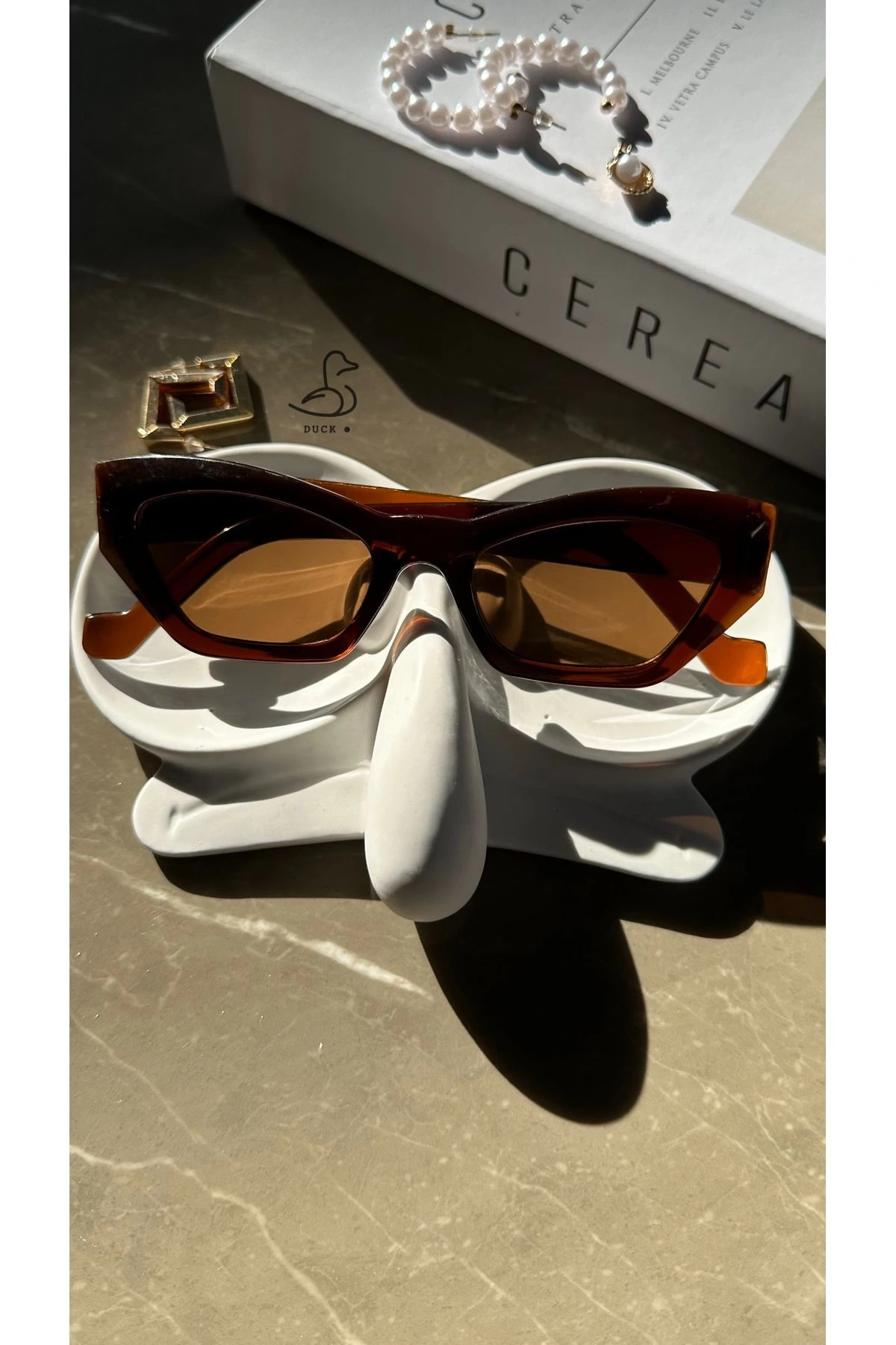 Animasyon dekoratif gözlük tutucu