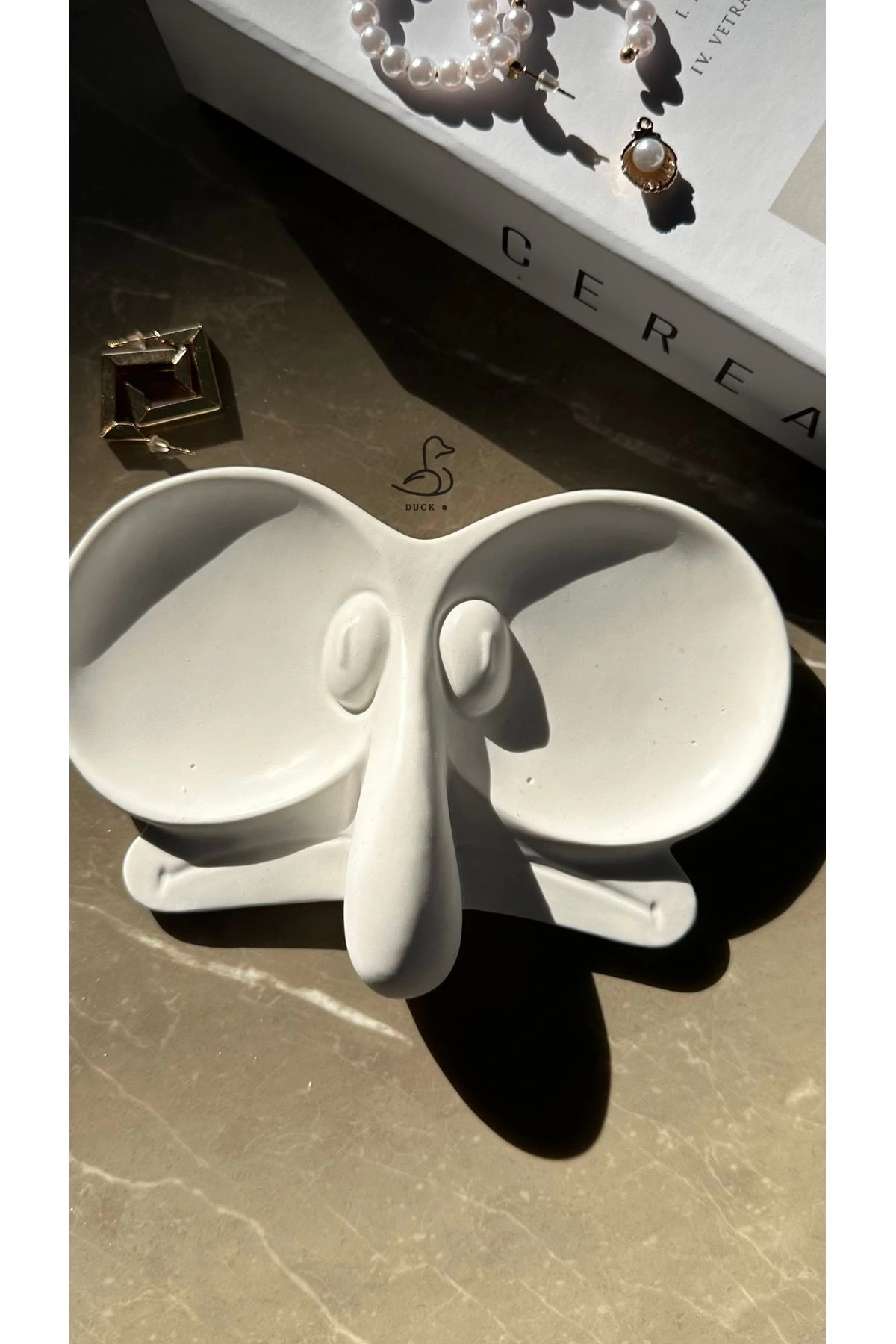 Animasyon dekoratif gözlük tutucu