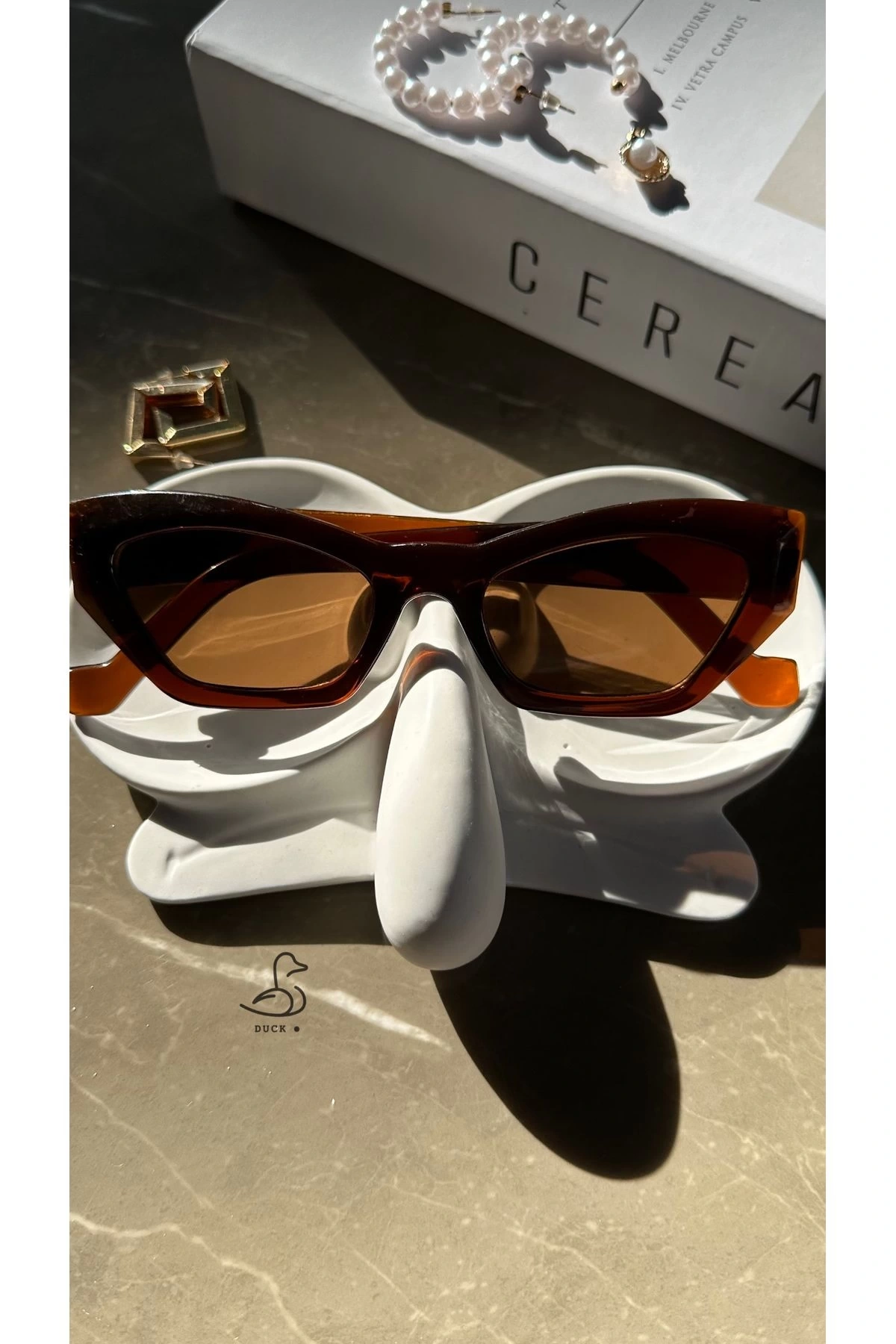 Animasyon dekoratif gözlük tutucu