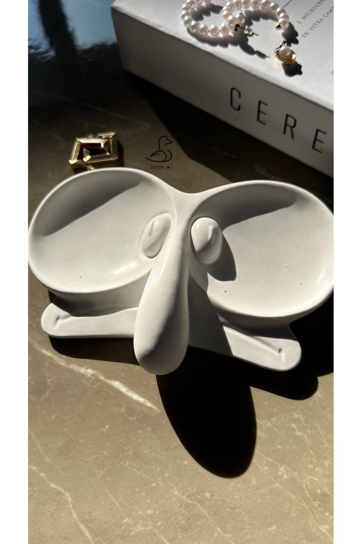 Animasyon dekoratif gözlük tutucu