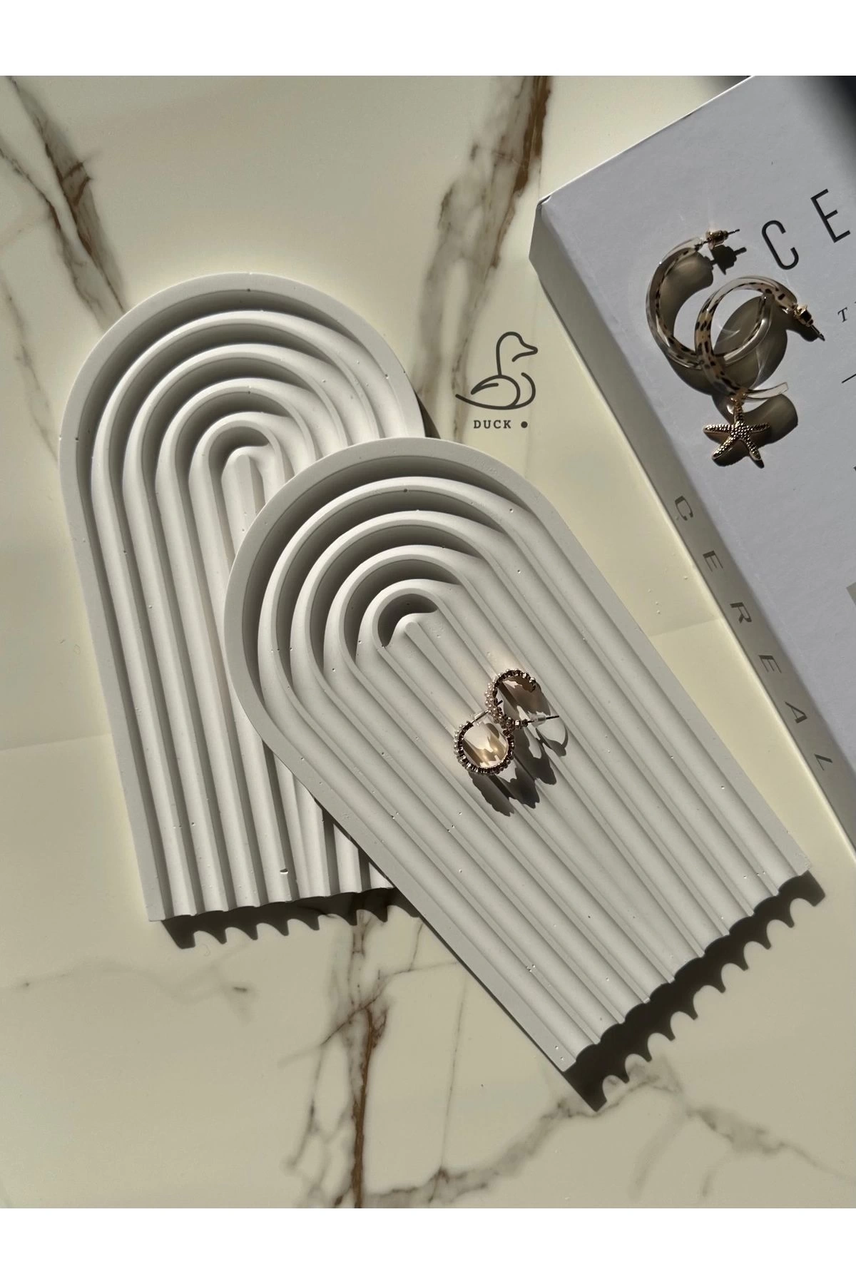 Çizgisel dekoratif sunum tabak