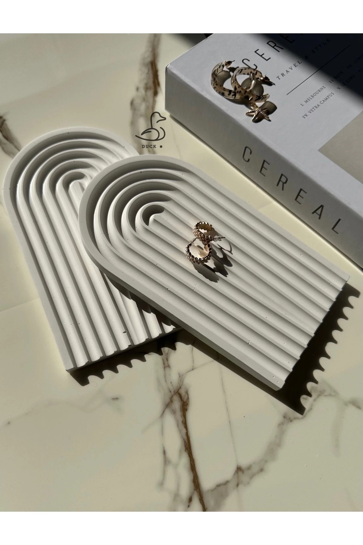 Çizgisel dekoratif sunum tabak