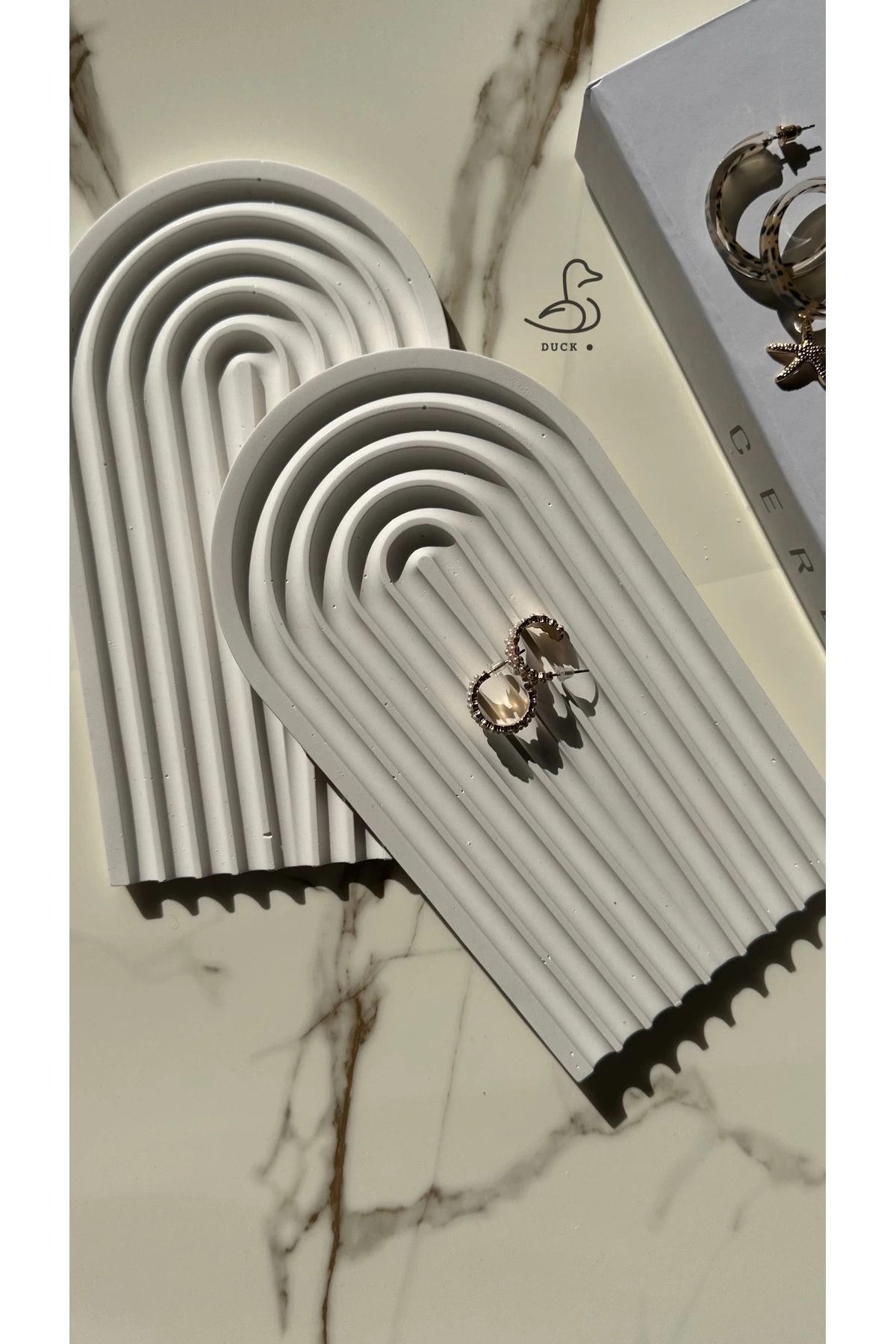 Çizgisel dekoratif sunum tabak