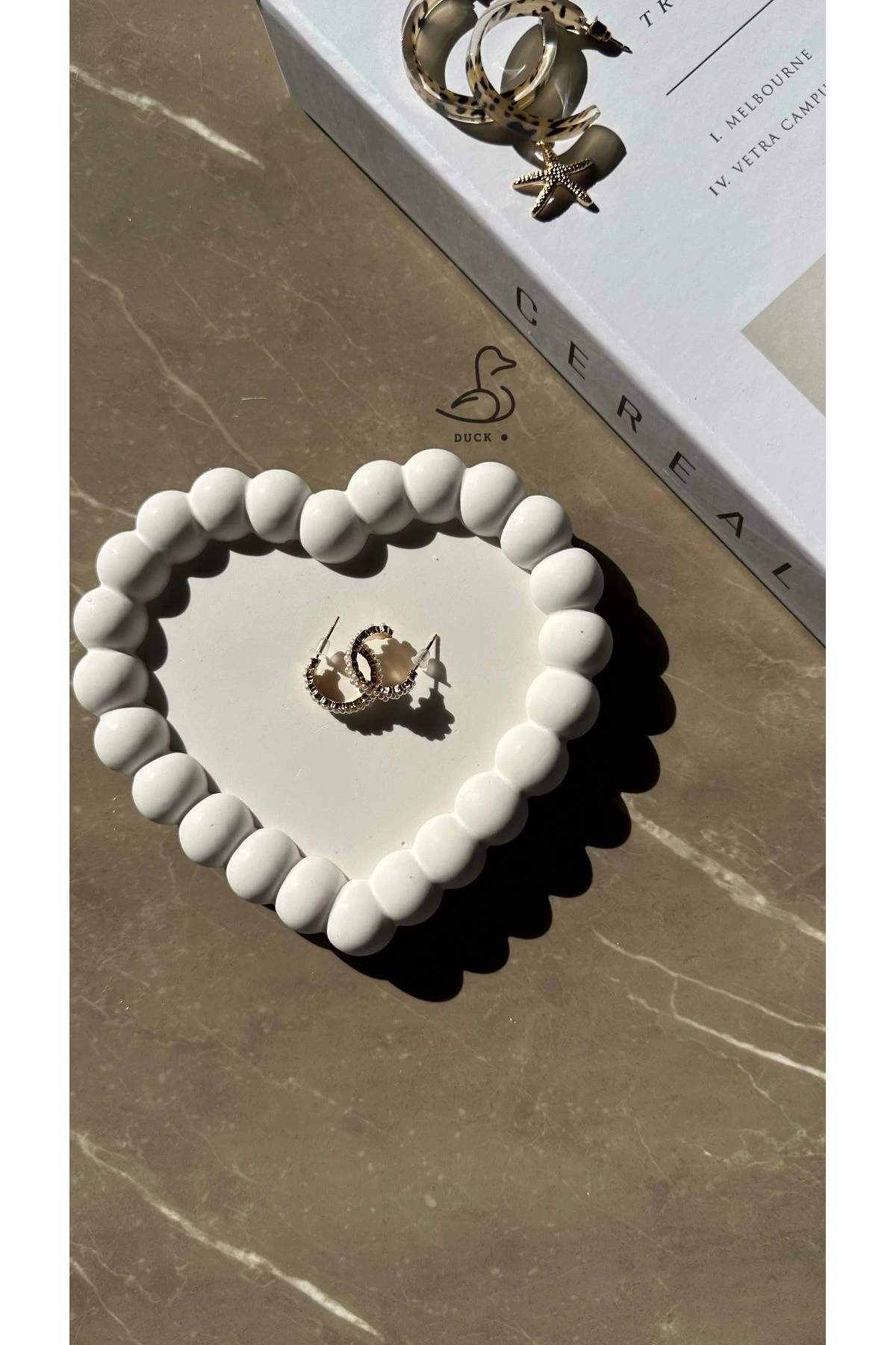 Baloncuklu kalp şeklinde dekoratif takı tabak