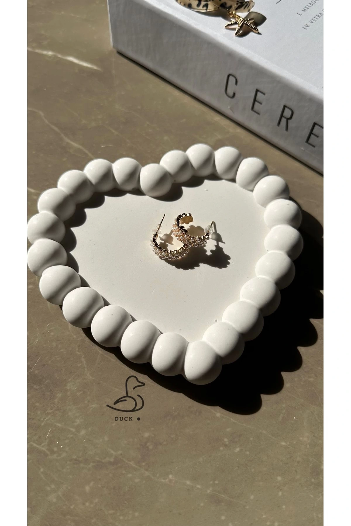 Baloncuklu kalp şeklinde dekoratif takı tabak