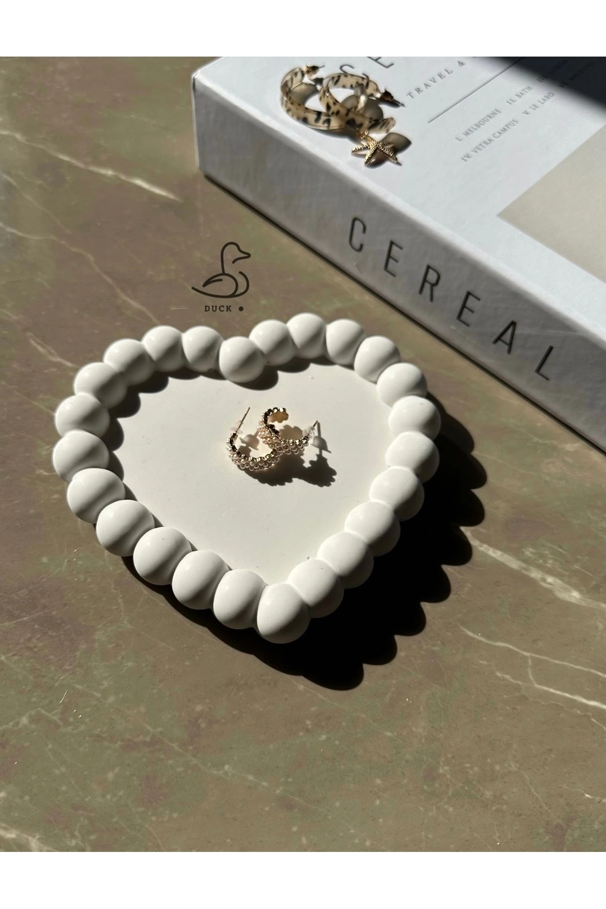 Baloncuklu kalp şeklinde dekoratif takı tabak