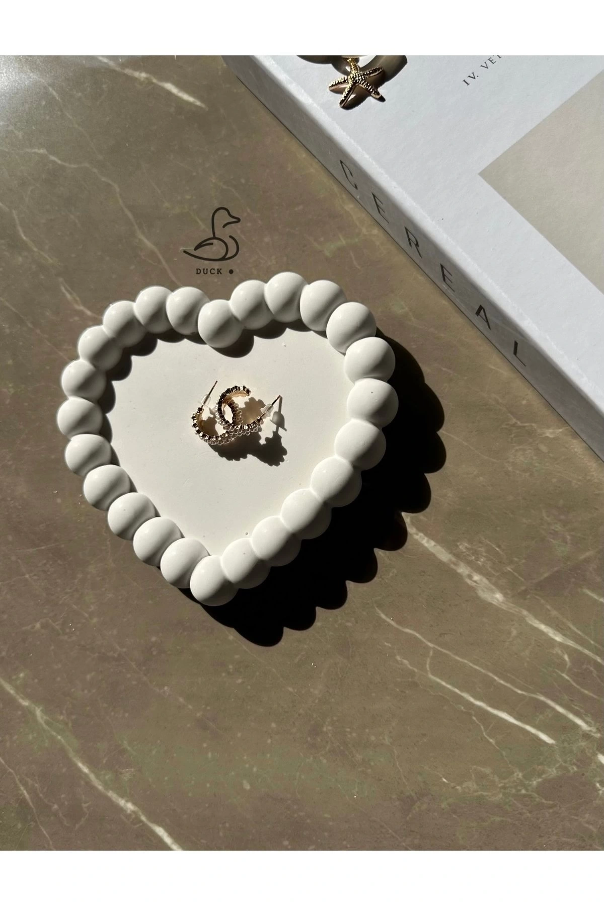 Baloncuklu kalp şeklinde dekoratif takı tabak