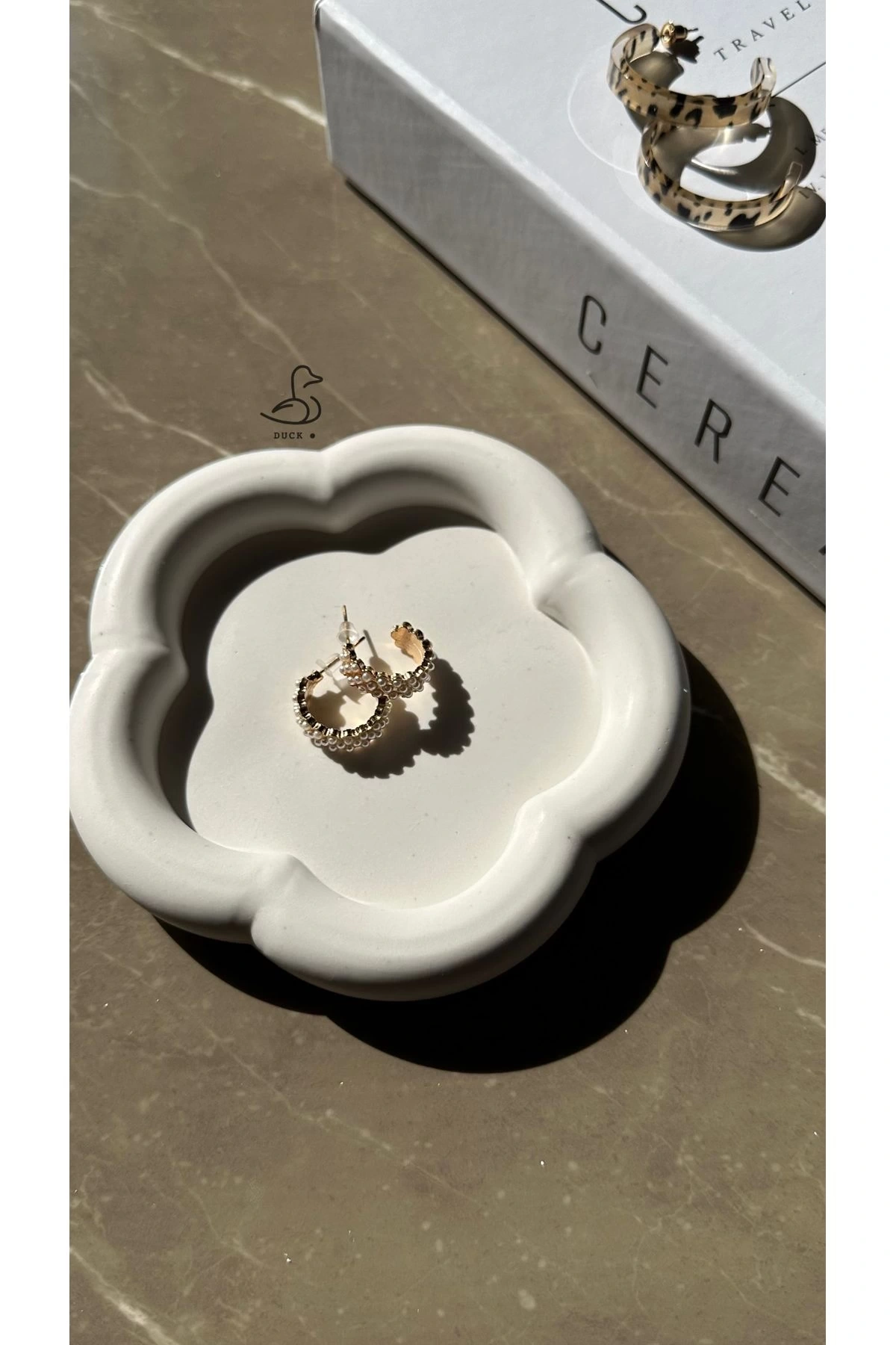 Bulut çiçek görünümlü dekoratif tabak