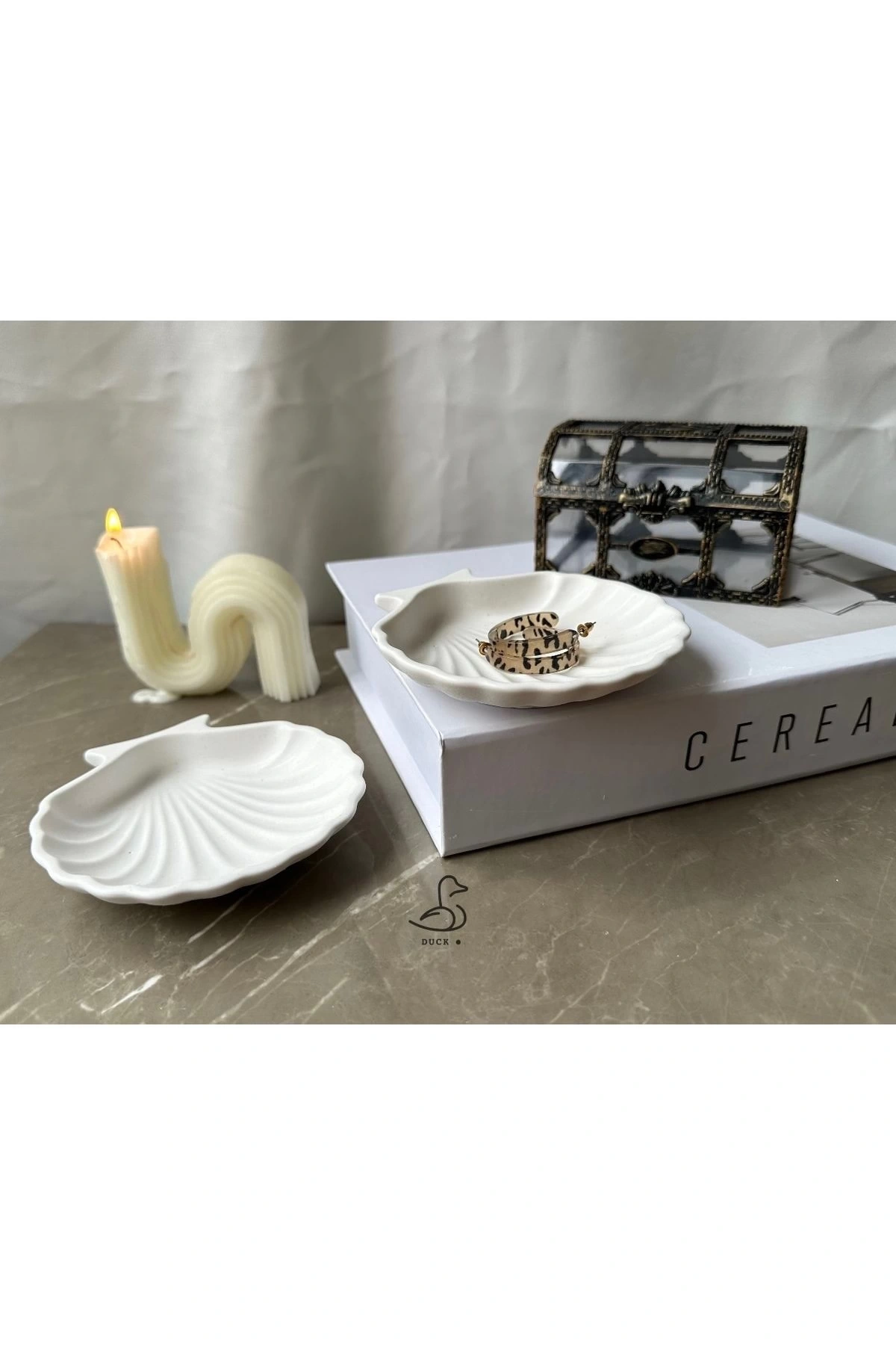 Deniz kabuğu görünümlü dekoratif tabak