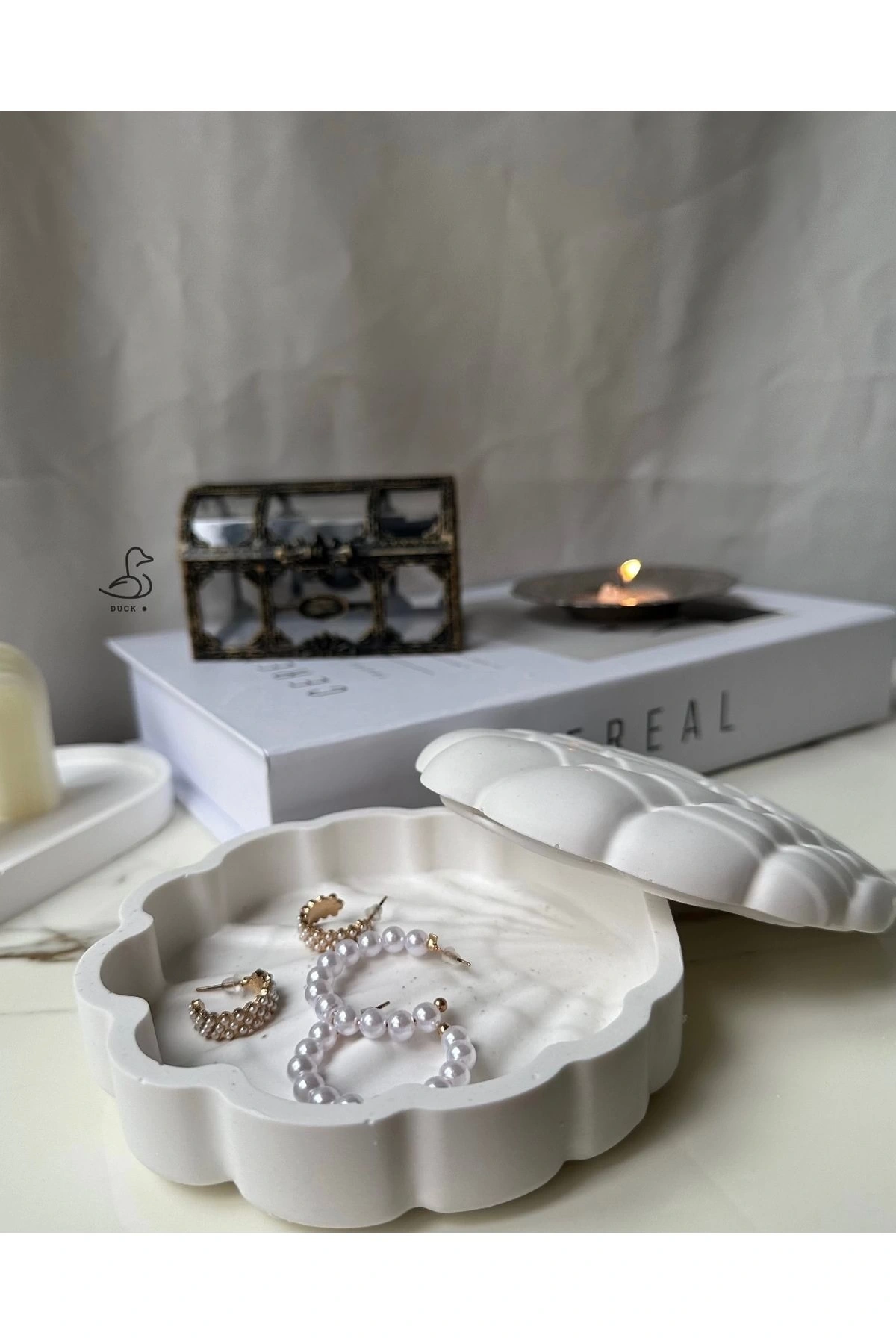 İstiridye görünümlü kapaklı dekoratif tabak