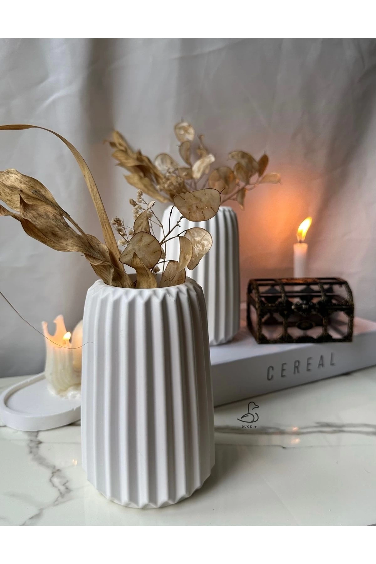 Çizgili dekoratif vazo