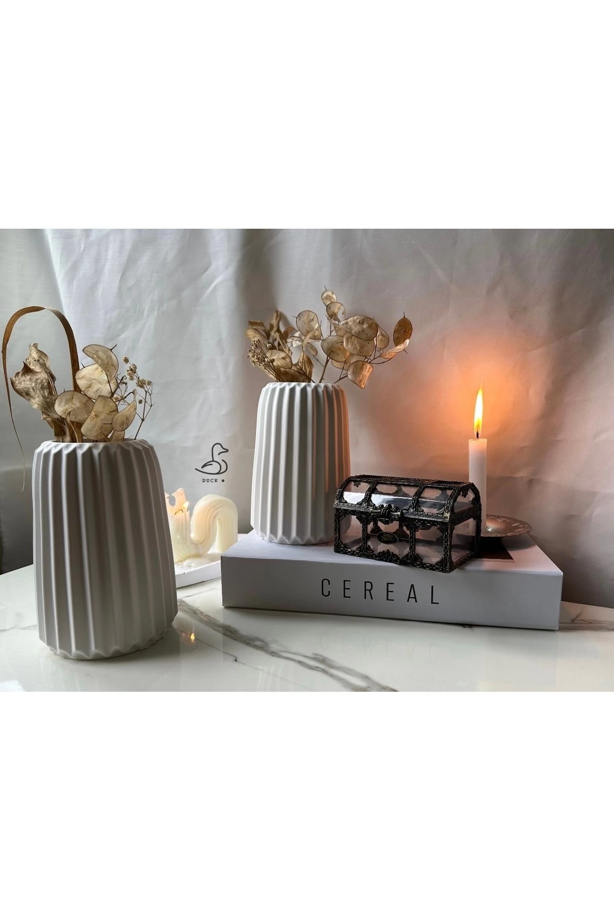 Çizgili dekoratif vazo