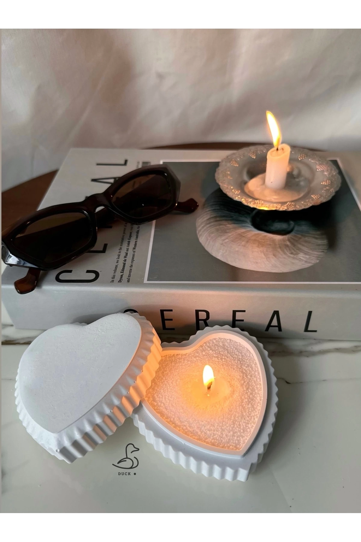 Kalp görünümlü inci tozlu mumluk