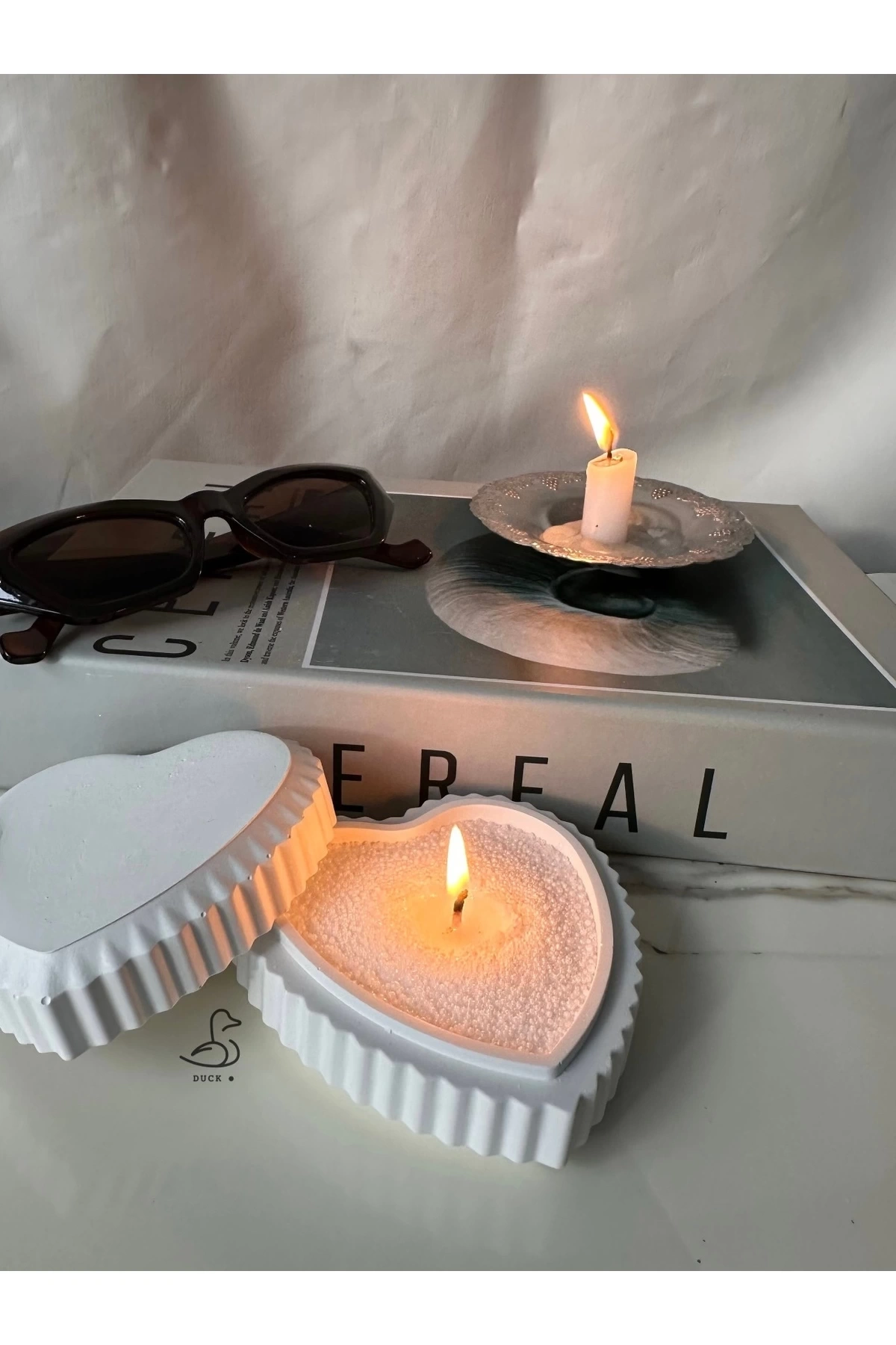 Kalp görünümlü inci tozlu mumluk