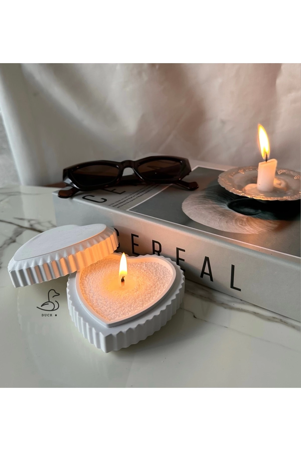 Kalp görünümlü inci tozlu mumluk