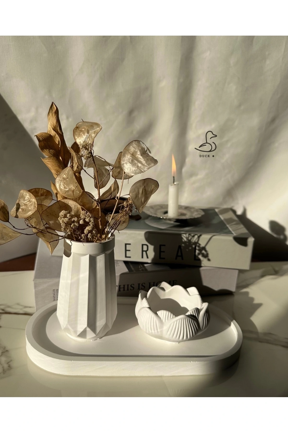 Geometrik desenli vazo ve lotus çiçek dekoratif set