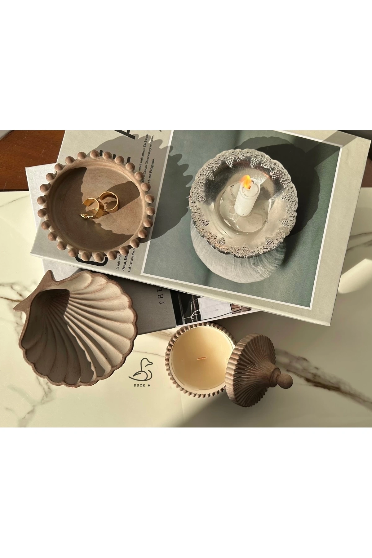 Deniz kabuk-istiridye dekoratif tabak ve çizgili dekoratif mumluk set