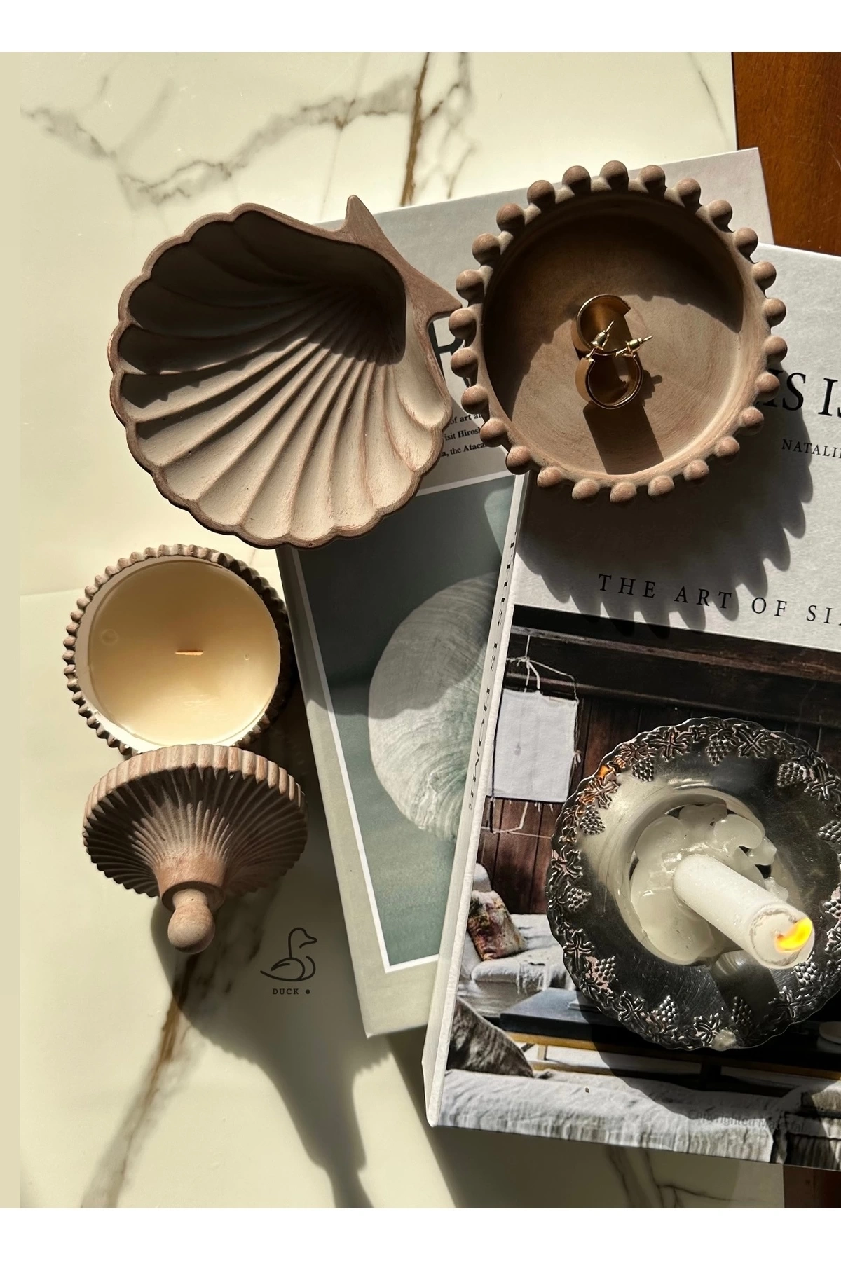 Deniz kabuk-istiridye dekoratif tabak ve çizgili dekoratif mumluk set