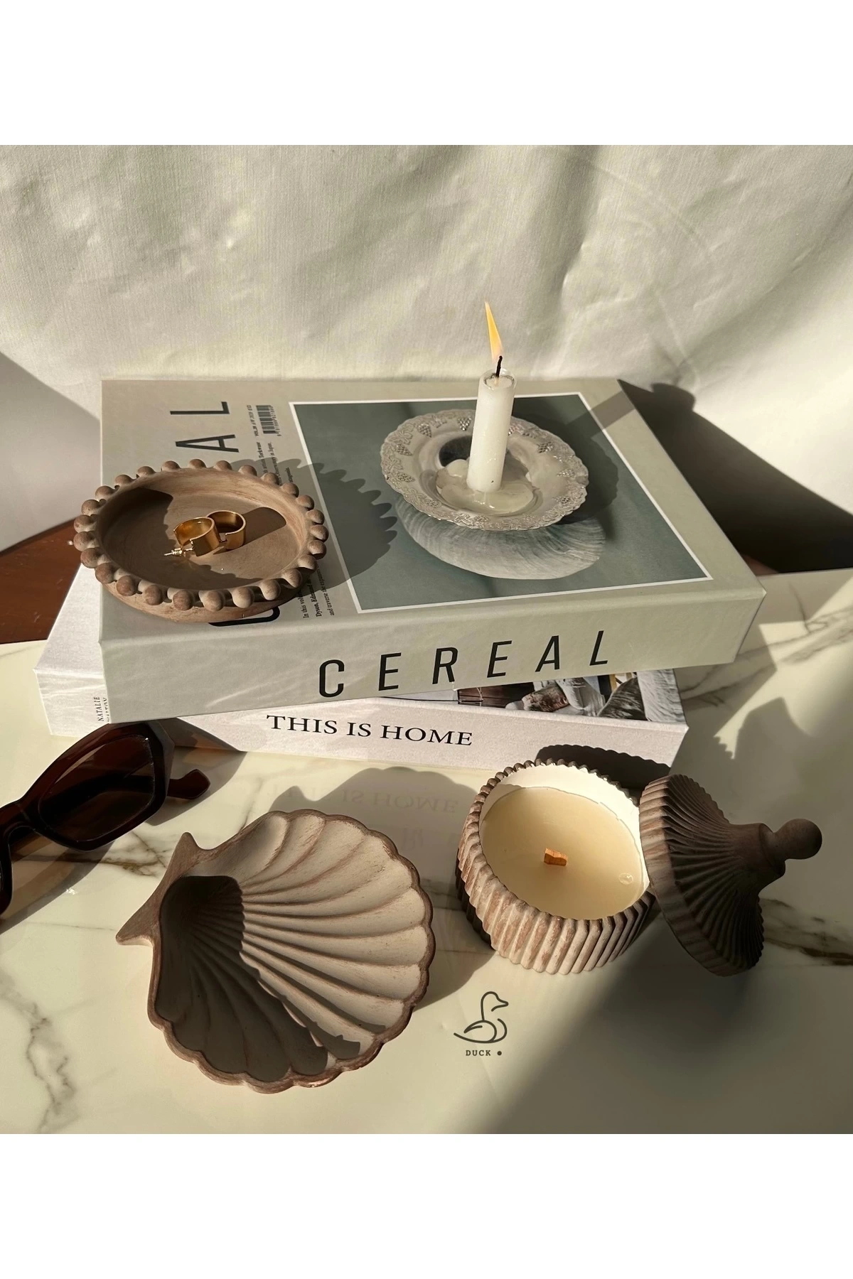 Deniz kabuk-istiridye dekoratif tabak ve çizgili dekoratif mumluk set