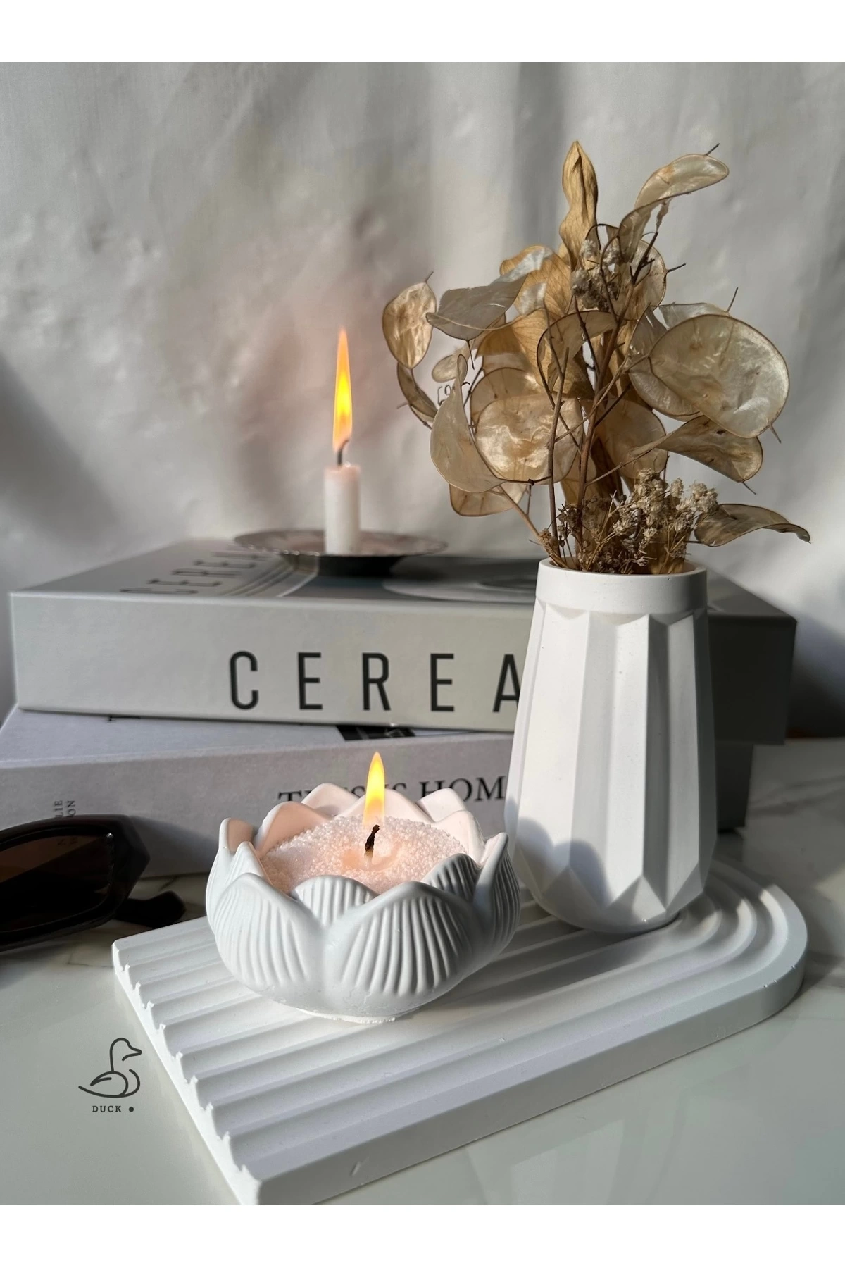 Geometrik desenli vazo ve lotus çiçek inci tozlu mumluk set