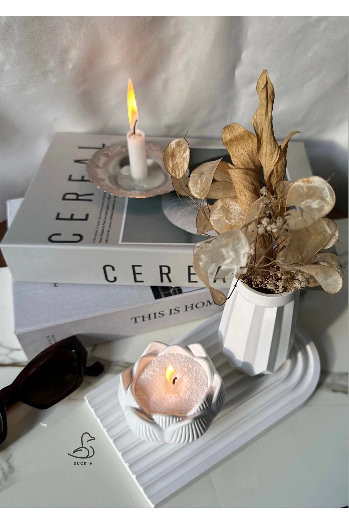 Geometrik desenli vazo ve lotus çiçek inci tozlu mumluk set