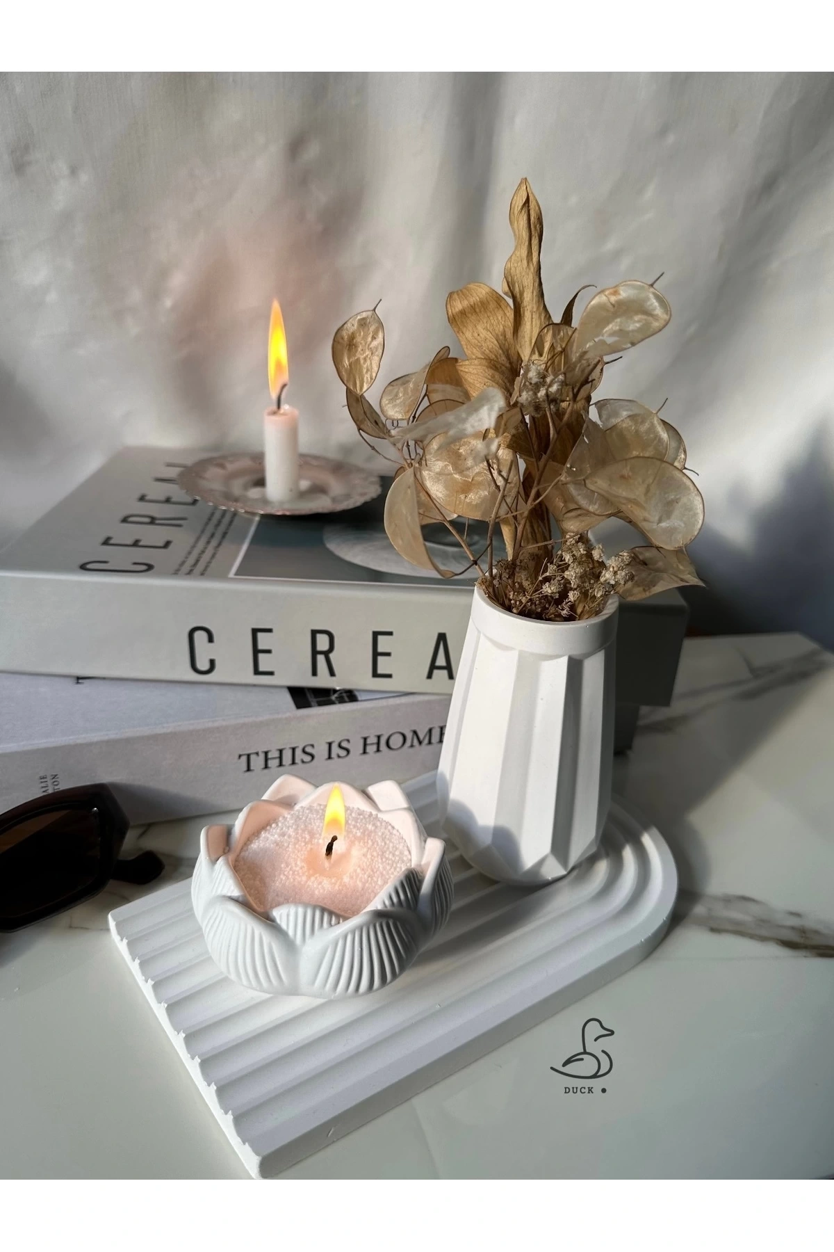 Geometrik desenli vazo ve lotus çiçek inci tozlu mumluk set