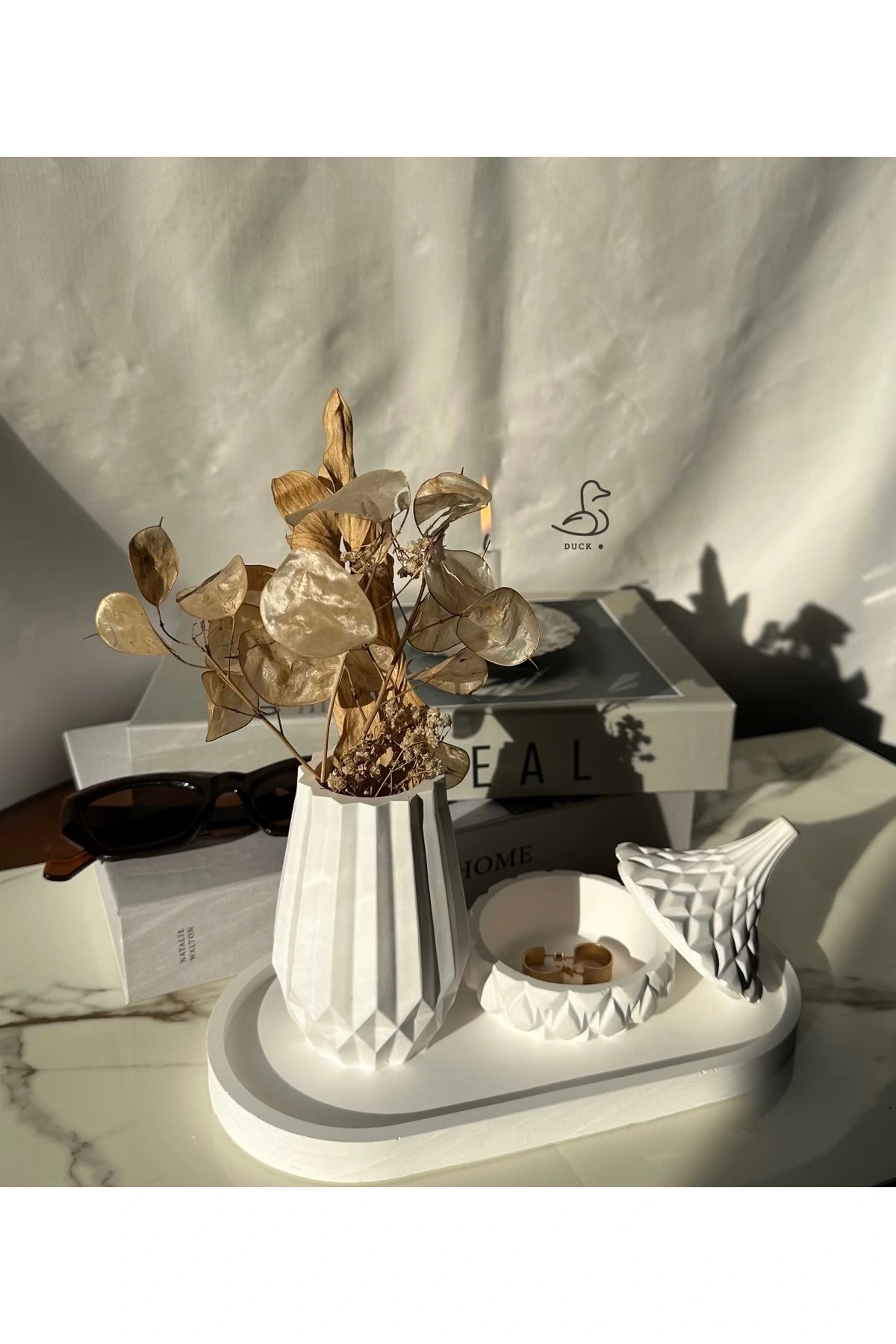 Geometrik vazo ve işlemeli takı kutu set