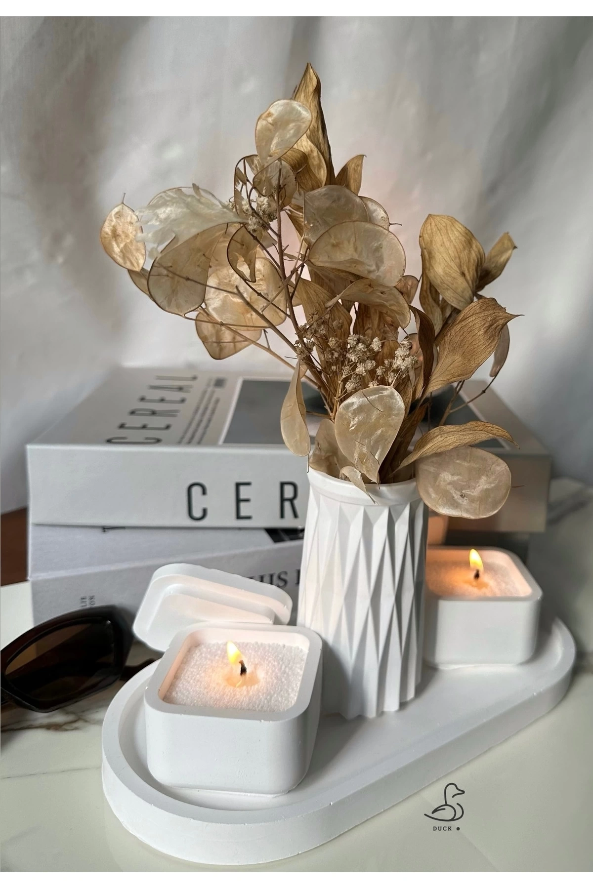 Küp görünümlü 2’li inci tozlu mumluk ve geometrik desenli vazo set