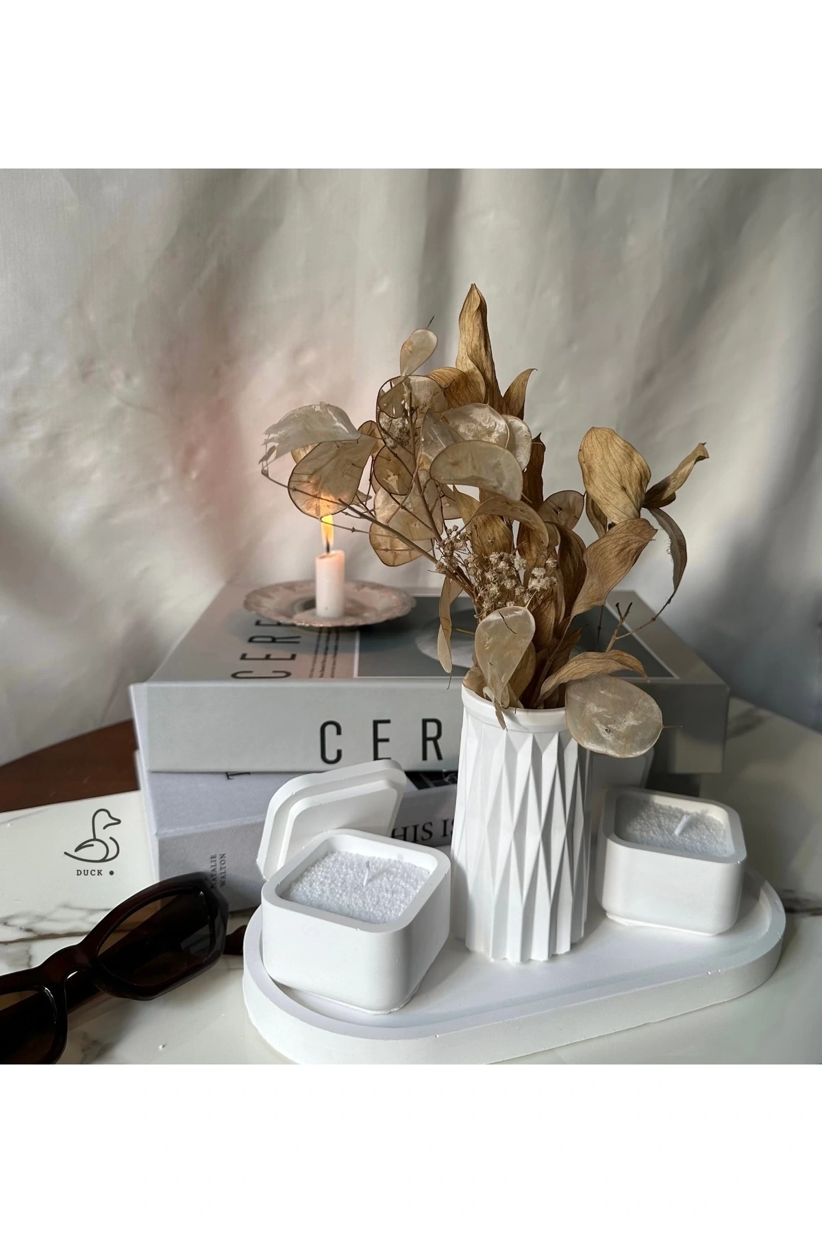 Küp görünümlü 2’li inci tozlu mumluk ve geometrik desenli vazo set