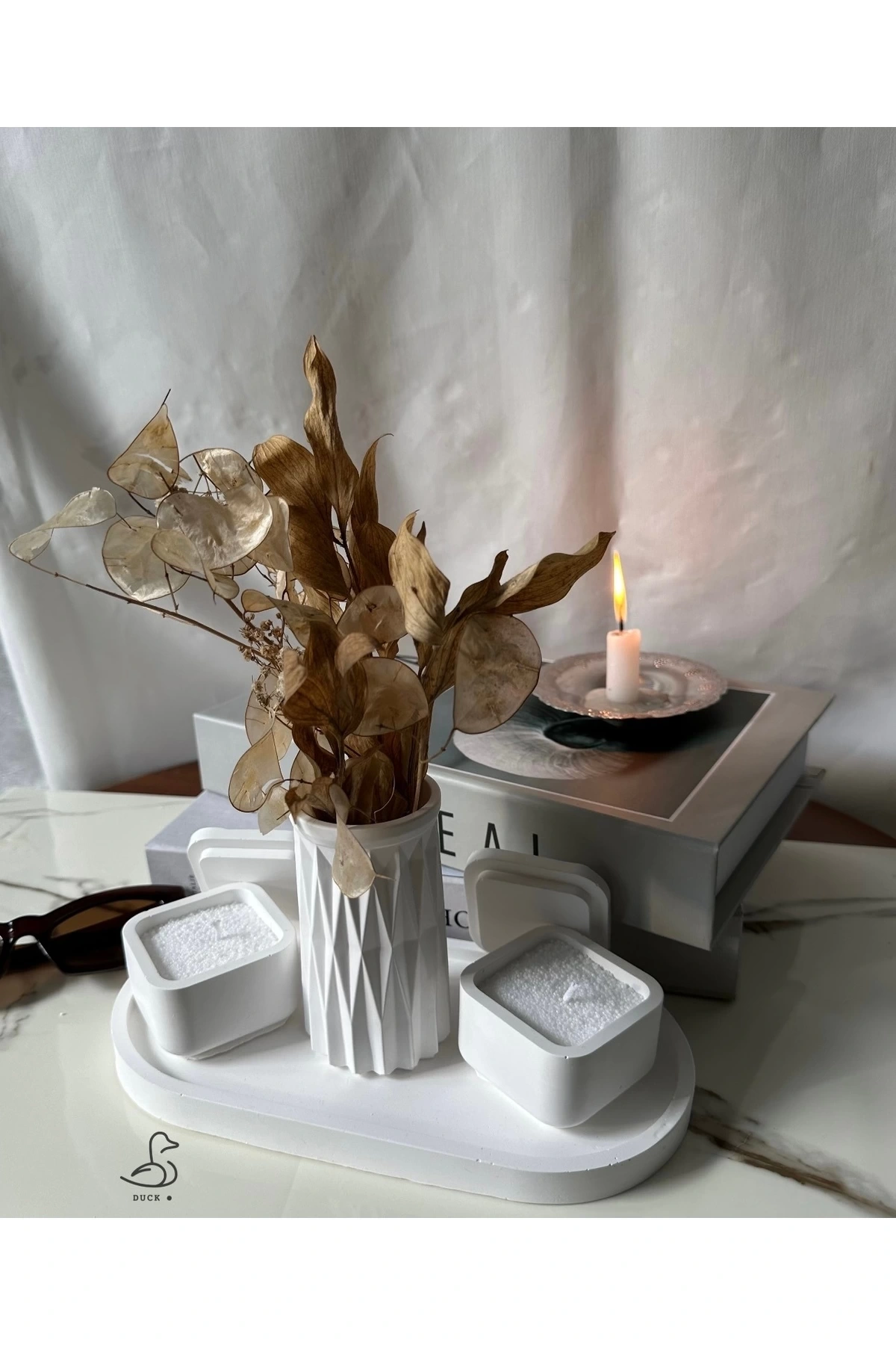 Küp görünümlü 2’li inci tozlu mumluk ve geometrik desenli vazo set