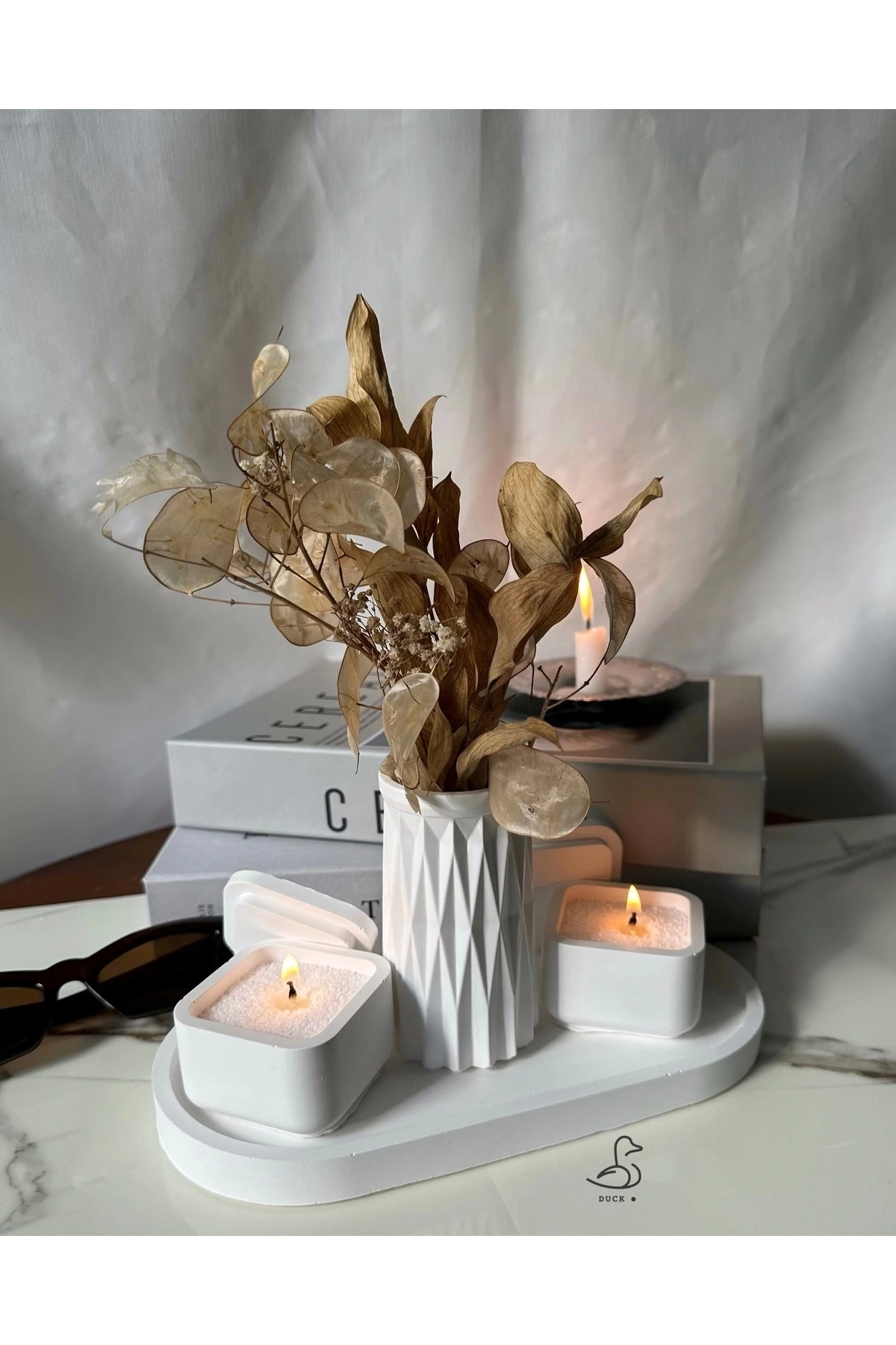 Küp görünümlü 2’li inci tozlu mumluk ve geometrik desenli vazo set