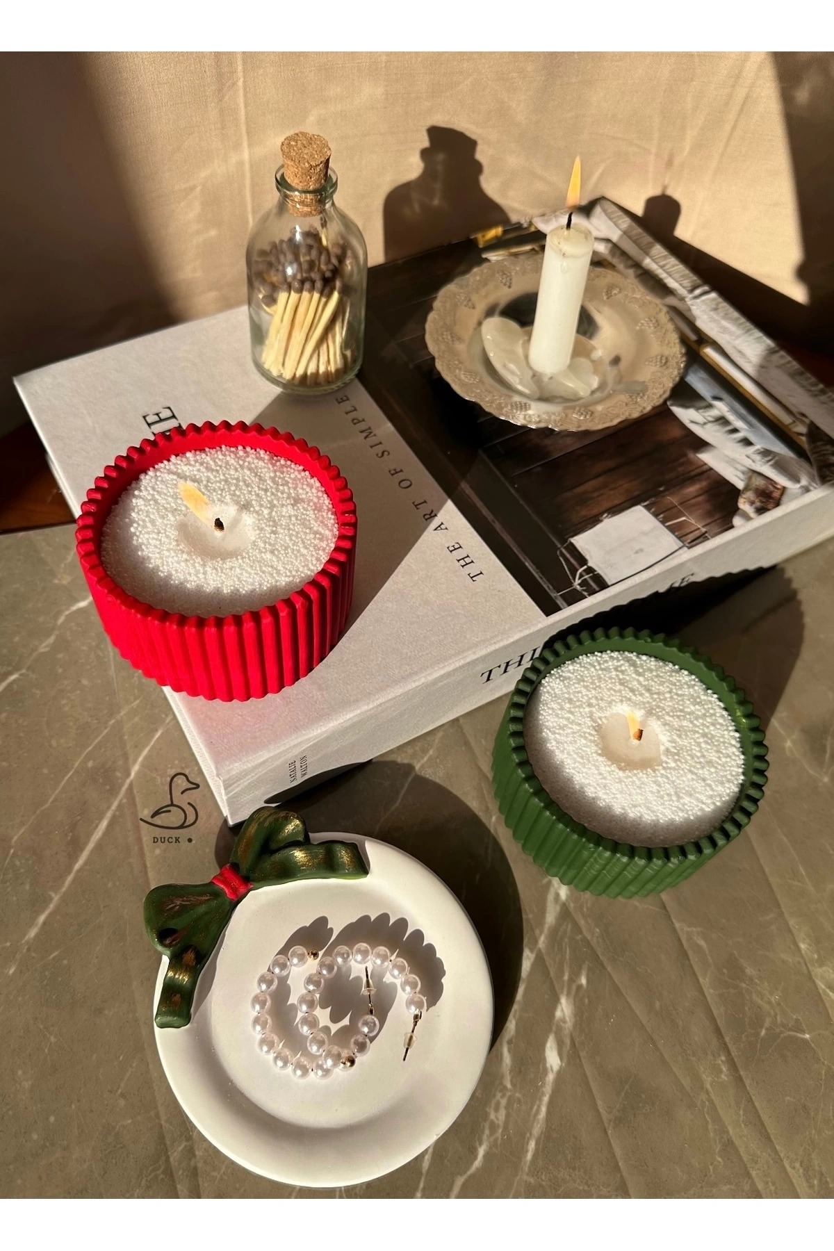 Yılbaşı konsept kurdeleli dekoratif tabak ve 2’li inci toz mum set