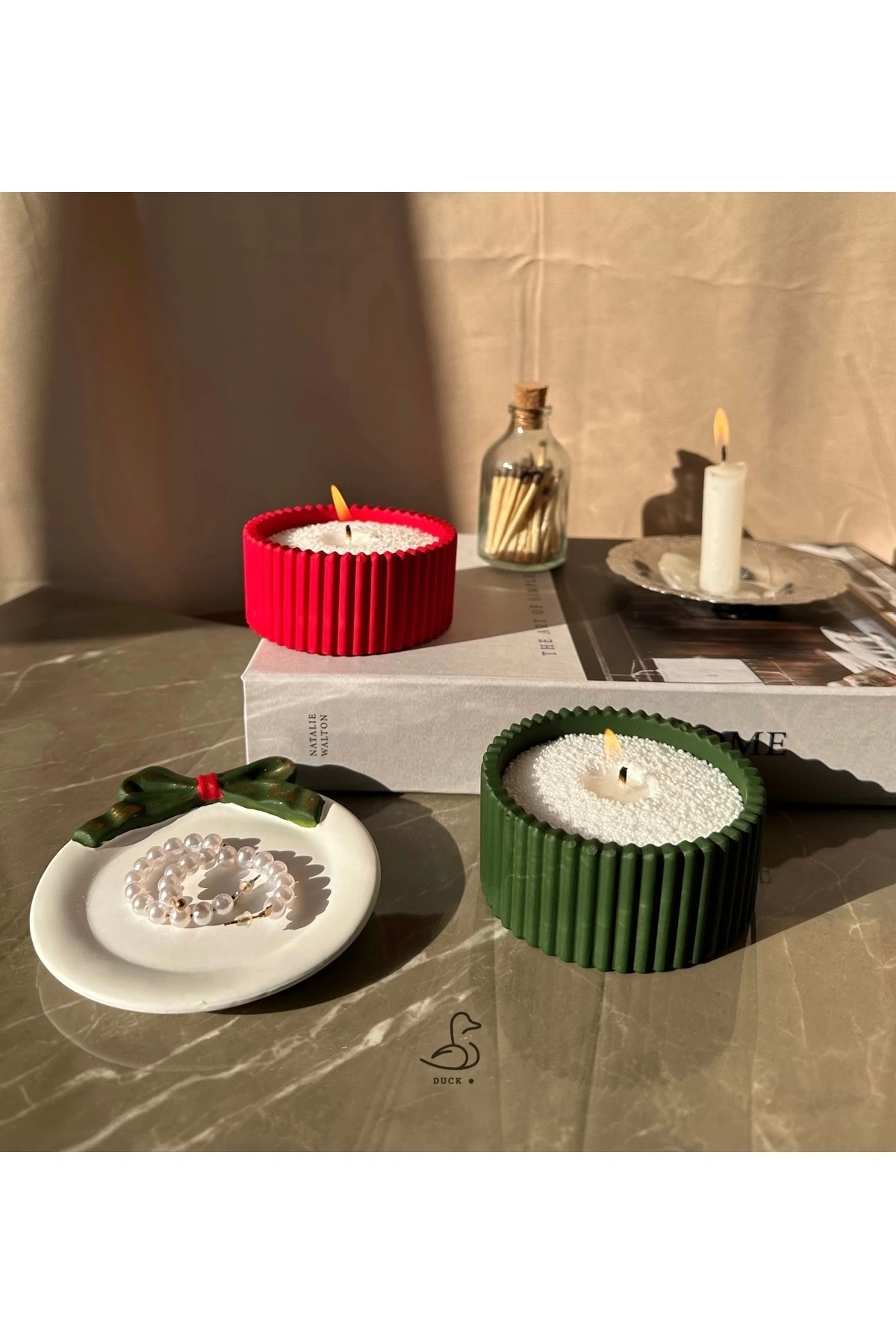 Yılbaşı konsept kurdeleli dekoratif tabak ve 2’li inci toz mum set