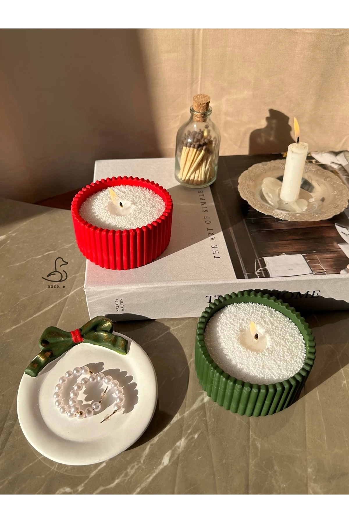 Yılbaşı konsept kurdeleli dekoratif tabak ve 2’li inci toz mum set